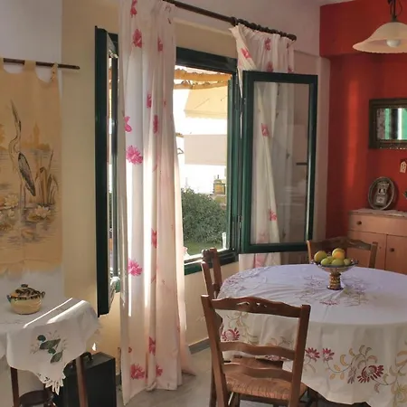 Four-bedroom Holiday In Loutra Aidipsou *